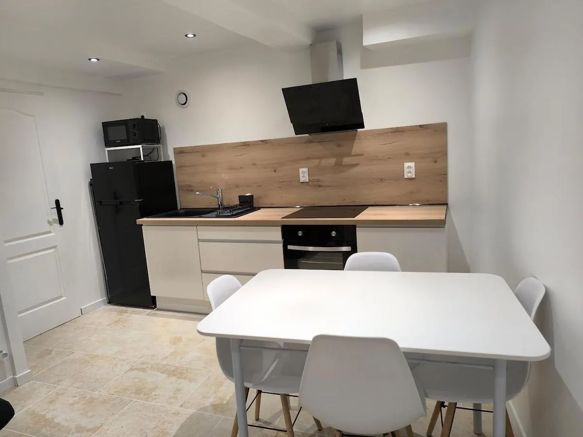 Appartement Avec Une Chambre Et Tout Equipe Dans Centre Ville Montelimar France