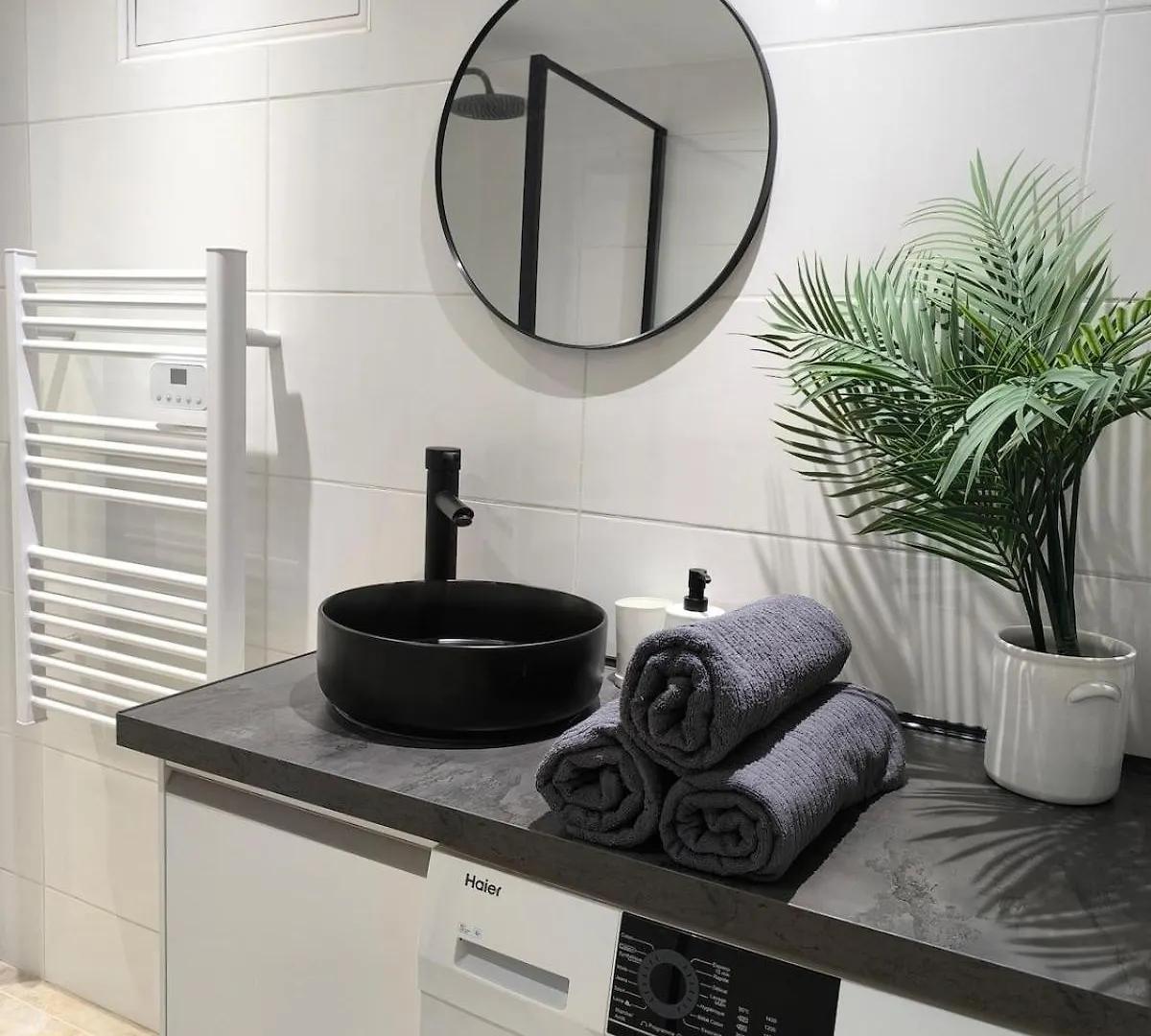 Appartement Avec Une Chambre Et Tout Equipe Dans Centre Ville Montelimar Apartment