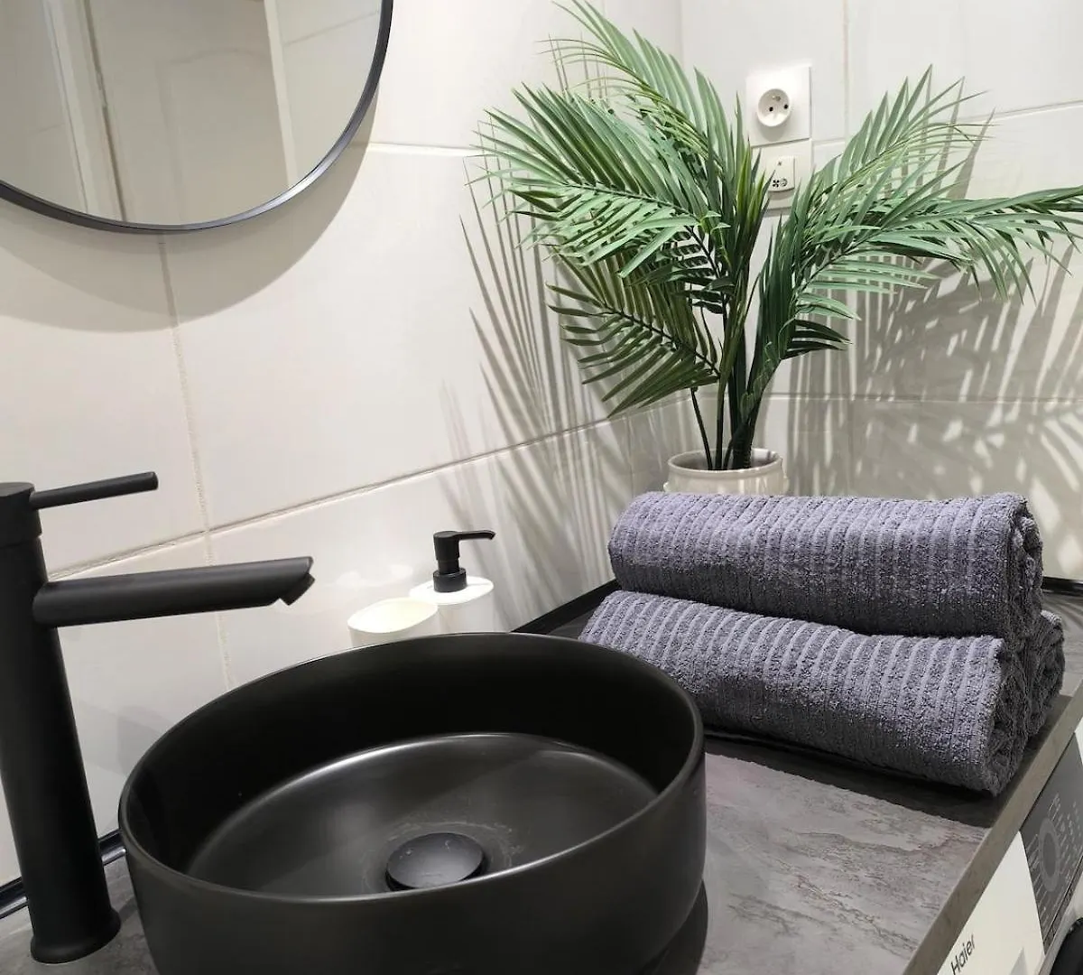 Appartement Avec Une Chambre Et Tout Equipe Dans Centre Ville Montelimar Apartment